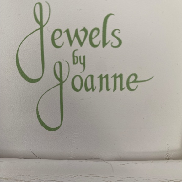 Vintage Jewels by Joanne earrings 14KG Filled, has baby pearls - Picture 5 of 5